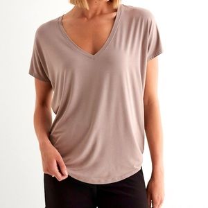 NWT Relaxed V-Neck Short Sleeve London Tee | Blush/Tan size M